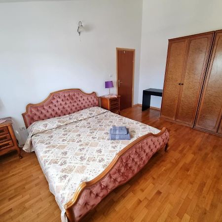 Sunny Apartment With Pool Šišan Eksteriør bilde
