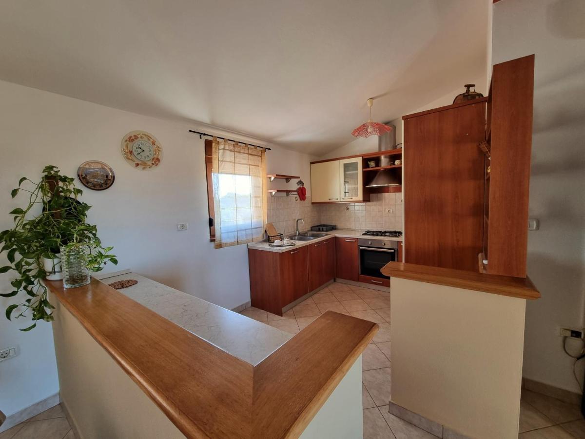 Sunny Apartment With Pool Šišan Eksteriør bilde